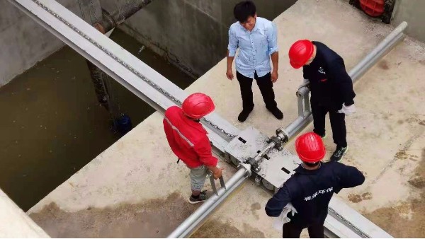 今天帶大家了解下單軌式鏈條式刮泥機的安裝原理襄綠環保